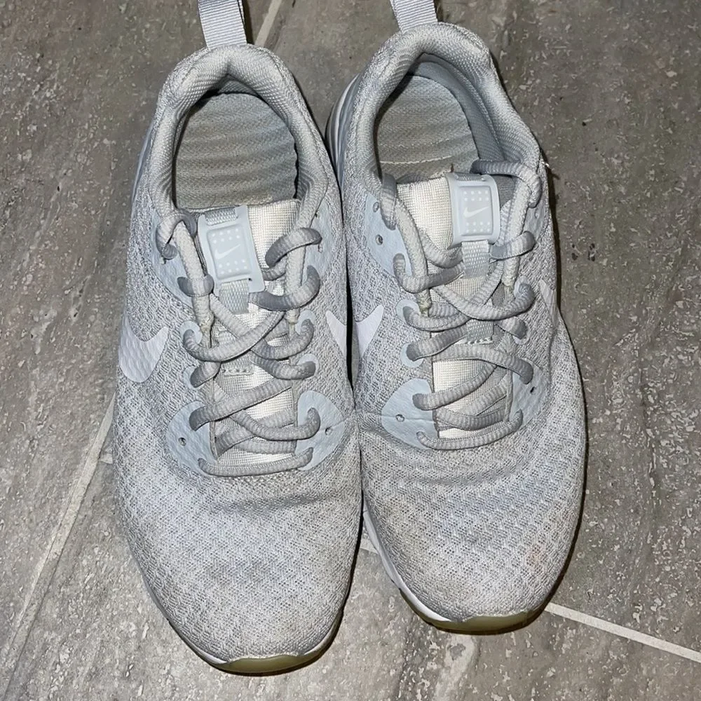 woman’s nike shoes